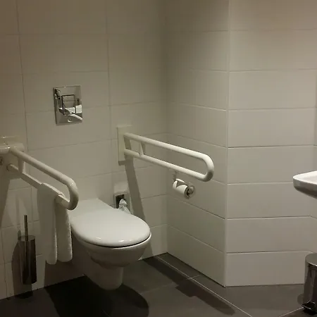 Hampton By Hilton Frankfurt Centre Hotel 3*