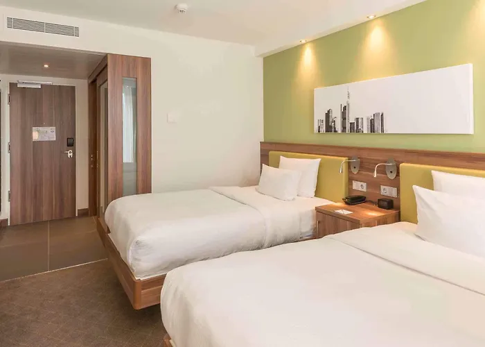 מלון Hampton By Hilton Frankfurt Centre 3*