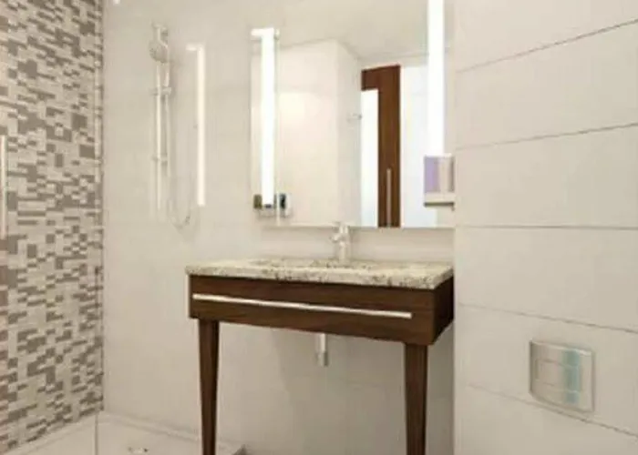 Hampton By Hilton Frankfurt Centre מלון