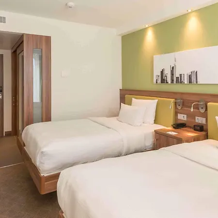 Отель Hampton By Hilton Frankfurt Centre 3*